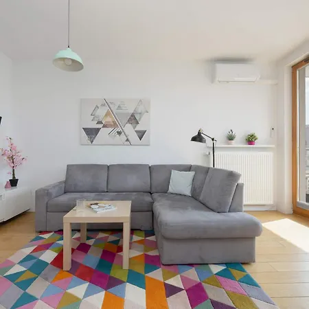 Appartement Air-conditioned With Parking Warsaw's Wola District By Renters *