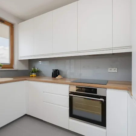 Air-conditioned With Parking Warsaw's Wola District By Renters Apartman