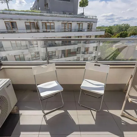 Apartman Air-conditioned With Parking Warsaw's Wola District By Renters Varsó