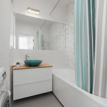 Air-conditioned With Parking Warsaw's Wola District By Renters Appartement Warschau